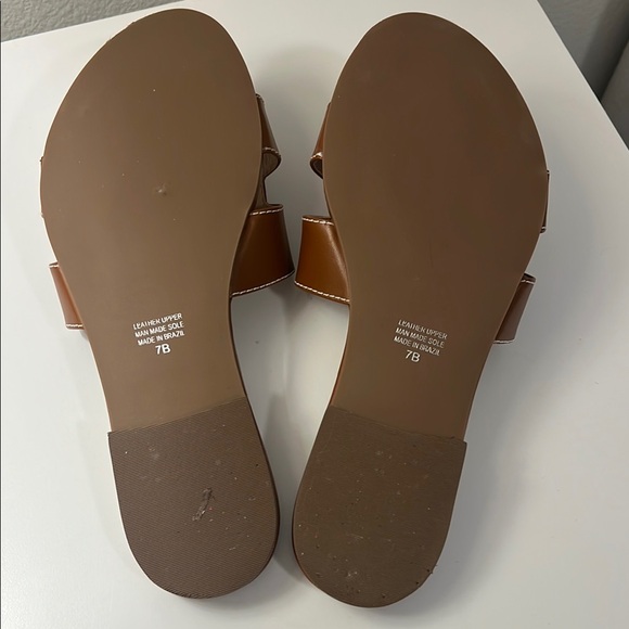 Tuckernuck Tan Slide Sandals - Picture 2 of 3